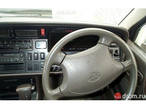 Характеристики автомобиля Toyota Hiace 2.4 Custom Semi Middle Roof (08.1995 - 07.1996): фото, вместимость, скорость, двигатель, топливо, масса, отзывы