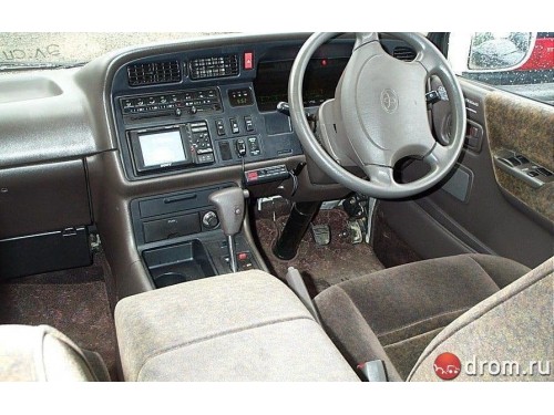 Характеристики автомобиля Toyota Hiace 2.0 Deluxe (08.1993 - 07.1995): фото, вместимость, скорость, двигатель, топливо, масса, отзывы