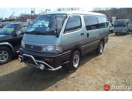Характеристики автомобиля Toyota Hiace 2.0 Super Custom Semi Middle Roof (08.1993 - 07.1995): фото, вместимость, скорость, двигатель, топливо, масса, отзывы