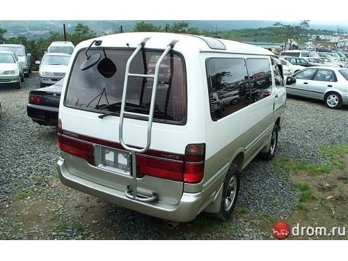 Характеристики автомобиля Toyota Hiace 2.0 Super Custom Semi Middle Roof (08.1993 - 07.1995): фото, вместимость, скорость, двигатель, топливо, масса, отзывы