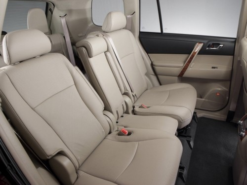Характеристики автомобиля Toyota Highlander 3.5 AT SE 7 seats (09.2010 - 11.2013): фото, вместимость, скорость, двигатель, топливо, масса, отзывы
