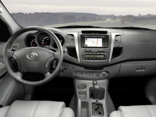 Характеристики автомобиля Toyota Hilux 2.7 AT Double cab (07.2011 - 05.2015): фото, вместимость, скорость, двигатель, топливо, масса, отзывы