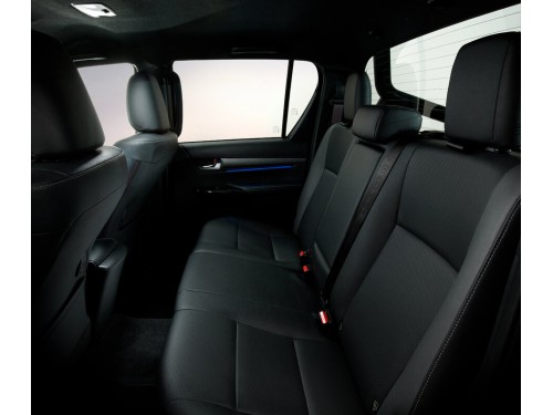 Характеристики автомобиля Toyota Hilux 2.4D MT Single Cab Duty (07.2020 - н.в.): фото, вместимость, скорость, двигатель, топливо, масса, отзывы