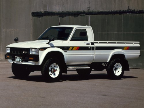 Характеристики автомобиля Toyota Hilux 1.6 Deluxe Long Body (2 seat) (10.1981 - 10.1983): фото, вместимость, скорость, двигатель, топливо, масса, отзывы