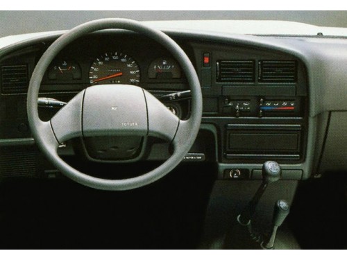 Характеристики автомобиля Toyota Hilux 1.8 MT Xtracab (03.1991 - 08.1994): фото, вместимость, скорость, двигатель, топливо, масса, отзывы