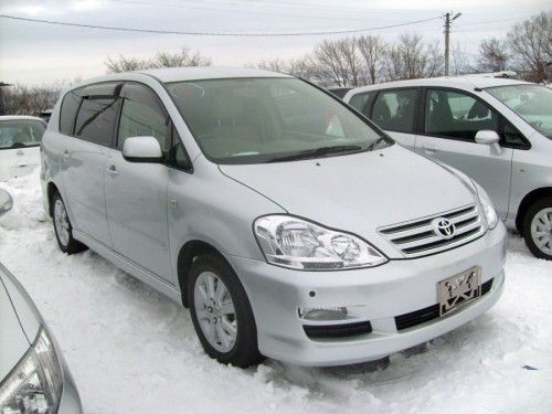 Характеристики автомобиля Toyota Ipsum 2.4 240i alcantara version (01.2004 - 07.2005): фото, вместимость, скорость, двигатель, топливо, масса, отзывы