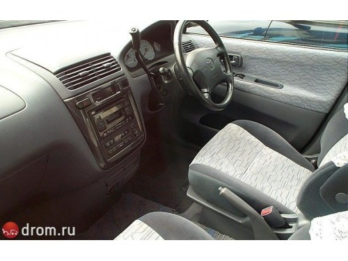 Характеристики автомобиля Toyota Ipsum 2.0 aero touring (04.1998 - 04.2001): фото, вместимость, скорость, двигатель, топливо, масса, отзывы