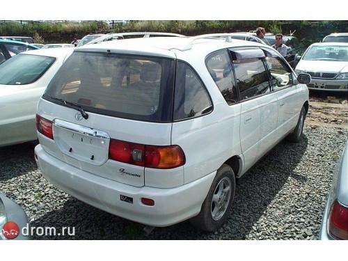 Характеристики автомобиля Toyota Ipsum 2.0 (04.1998 - 04.2001): фото, вместимость, скорость, двигатель, топливо, масса, отзывы