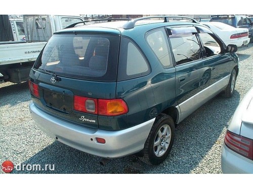 Характеристики автомобиля Toyota Ipsum 2.0 (08.1997 - 03.1998): фото, вместимость, скорость, двигатель, топливо, масса, отзывы