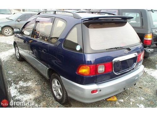 Характеристики автомобиля Toyota Ipsum 2.0 (05.1996 - 07.1997): фото, вместимость, скорость, двигатель, топливо, масса, отзывы