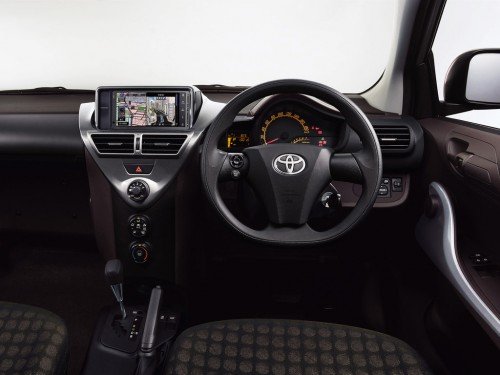 Характеристики автомобиля Toyota iQ 1.3 130G (05.2010 - 04.2012): фото, вместимость, скорость, двигатель, топливо, масса, отзывы