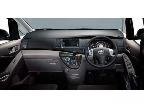 Характеристики автомобиля Toyota Isis 1.8 Platana welcab lift-up passenger seat A type (09.2004 - 10.2005): фото, вместимость, скорость, двигатель, топливо, масса, отзывы