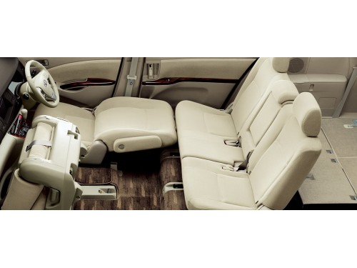 Характеристики автомобиля Toyota Isis 1.8 Platana 4WD (06.2011 - 05.2012): фото, вместимость, скорость, двигатель, топливо, масса, отзывы
