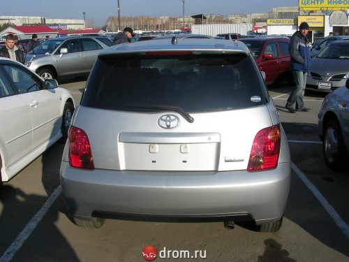 Характеристики автомобиля Toyota ist 1.3 F L edition (04.2004 - 04.2005): фото, вместимость, скорость, двигатель, топливо, масса, отзывы