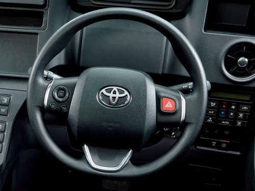 Характеристики автомобиля Toyota JPN TAXI 1.5 Nagomi (05.2021 - 04.2022): фото, вместимость, скорость, двигатель, топливо, масса, отзывы
