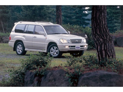 Характеристики автомобиля Toyota Land Cruiser Cygnus 4.7 4WD (08.2003 - 03.2005): фото, вместимость, скорость, двигатель, топливо, масса, отзывы