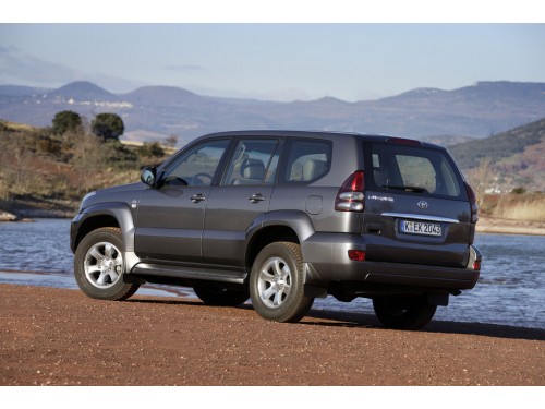 Характеристики автомобиля Toyota Land Cruiser Prado 3.0 MT 5dr. (02.2007 - 12.2009): фото, вместимость, скорость, двигатель, топливо, масса, отзывы