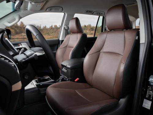 Характеристики автомобиля Toyota Land Cruiser Prado 2.8D AT Люкс Safety (7 мест) (10.2017 - 09.2020): фото, вместимость, скорость, двигатель, топливо, масса, отзывы