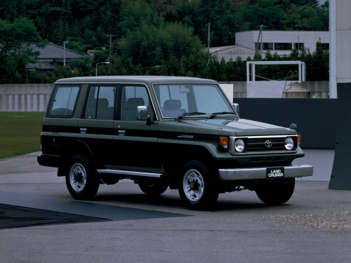 Характеристики автомобиля Toyota Land Cruiser 4.2D 70 ZX (08.1996 - 07.1999): фото, вместимость, скорость, двигатель, топливо, масса, отзывы