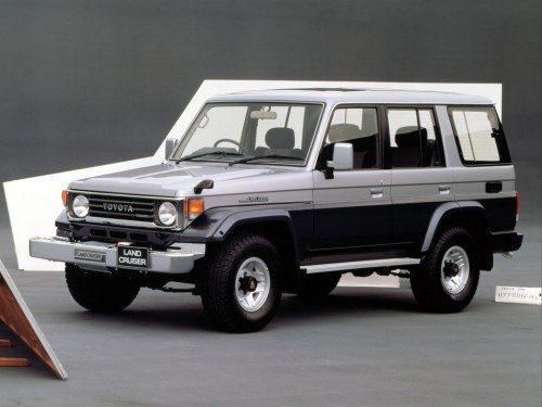 Характеристики автомобиля Toyota Land Cruiser 3.5 LX diesel 4WD (05.1993 - 12.1993): фото, вместимость, скорость, двигатель, топливо, масса, отзывы