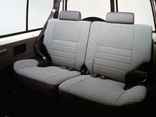 Характеристики автомобиля Toyota Land Cruiser 2.4DT 70 LX5 (08.1987 - 03.1990): фото, вместимость, скорость, двигатель, топливо, масса, отзывы