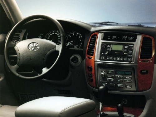Характеристики автомобиля Toyota Land Cruiser 4.2 MT STD (04.2005 - 02.2007): фото, вместимость, скорость, двигатель, топливо, масса, отзывы