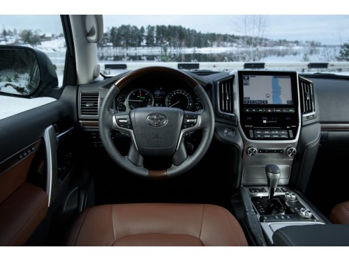 Характеристики автомобиля Toyota Land Cruiser 4.5 TD AT Executive Lounge (07.2020 - 06.2021): фото, вместимость, скорость, двигатель, топливо, масса, отзывы