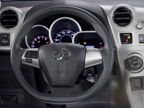 Характеристики автомобиля Toyota Matrix 1.8 AT Base (01.2011 - 08.2013): фото, вместимость, скорость, двигатель, топливо, масса, отзывы