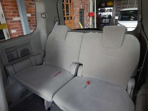 Характеристики автомобиля Toyota Noah 2.0 Si 4WD (7 Seater) (04.2010 - 12.2013): фото, вместимость, скорость, двигатель, топливо, масса, отзывы