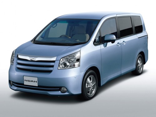 Характеристики автомобиля Toyota Noah 2.0 YY (06.2007 - 03.2010): фото, вместимость, скорость, двигатель, топливо, масса, отзывы