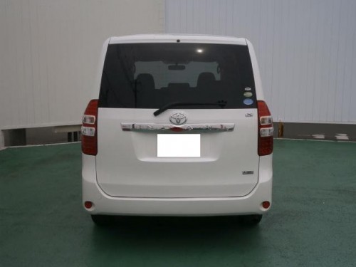Характеристики автомобиля Toyota Noah 2.0 Si 4WD (8 Seater) (04.2010 - 12.2013): фото, вместимость, скорость, двигатель, топливо, масса, отзывы