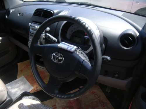 Характеристики автомобиля Toyota Passo 1.0 X HID limited (04.2005 - 11.2005): фото, вместимость, скорость, двигатель, топливо, масса, отзывы