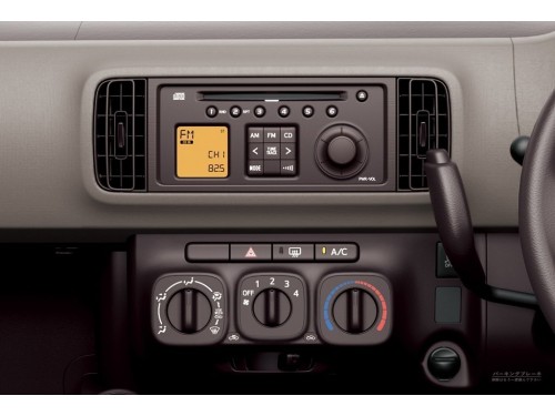 Характеристики автомобиля Toyota Passo 1.0 X G Package 4WD (04.2014 - 03.2016): фото, вместимость, скорость, двигатель, топливо, масса, отзывы