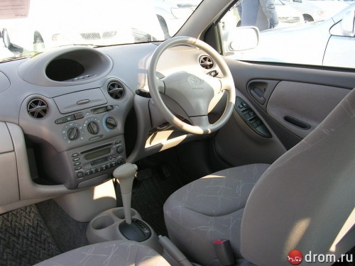 Характеристики автомобиля Toyota Platz 1.0 F L package (12.2001 - 07.2002): фото, вместимость, скорость, двигатель, топливо, масса, отзывы