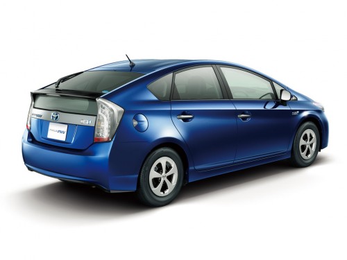 Характеристики автомобиля Toyota Prius PHV 1.8 G (10.2012 - 08.2013): фото, вместимость, скорость, двигатель, топливо, масса, отзывы