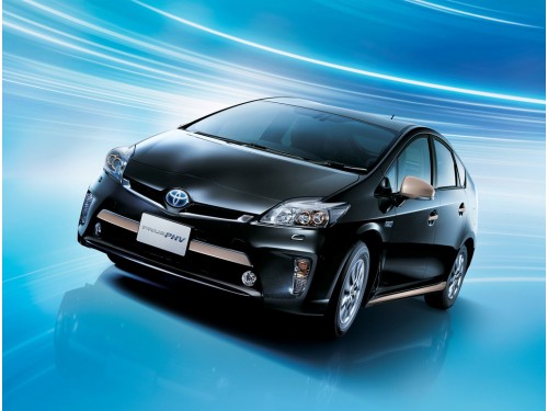 Характеристики автомобиля Toyota Prius PHV 1.8 L (09.2013 - 05.2015): фото, вместимость, скорость, двигатель, топливо, масса, отзывы