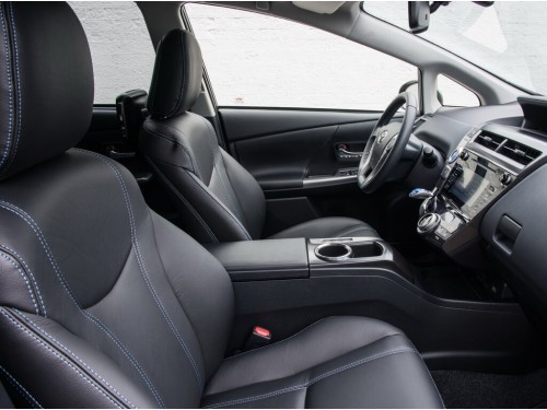 Характеристики автомобиля Toyota Prius Plus 1.8h CVT Comfort (03.2018 - 03.2021): фото, вместимость, скорость, двигатель, топливо, масса, отзывы