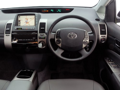 Характеристики автомобиля Toyota Prius 1.5 G welcab friendmatic type I (09.2008 - 04.2009): фото, вместимость, скорость, двигатель, топливо, масса, отзывы