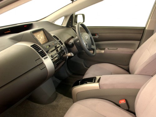 Характеристики автомобиля Toyota Prius 1.5 G welcab lift-up passenger seat B type (09.2007 - 08.2008): фото, вместимость, скорость, двигатель, топливо, масса, отзывы