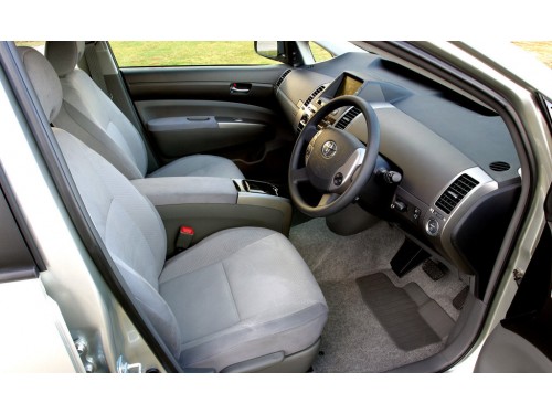 Характеристики автомобиля Toyota Prius 1.5 G welcab friendmatic type II (09.2007 - 08.2008): фото, вместимость, скорость, двигатель, топливо, масса, отзывы