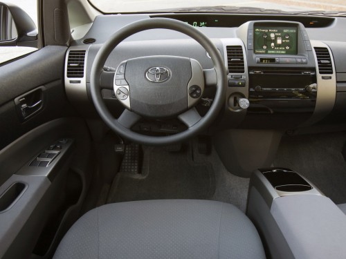 Характеристики автомобиля Toyota Prius 1.5h (08.2006 - 08.2007): фото, вместимость, скорость, двигатель, топливо, масса, отзывы