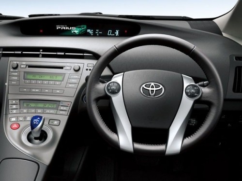 Характеристики автомобиля Toyota Prius 1.8 G welcab friendmatic type III (12.2011 - 09.2012): фото, вместимость, скорость, двигатель, топливо, масса, отзывы