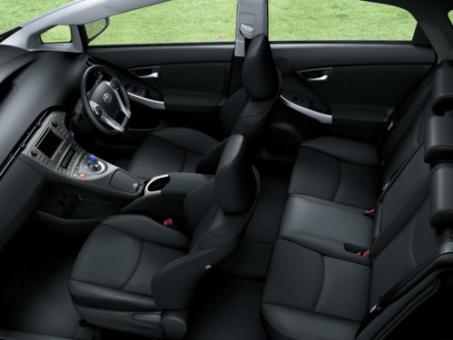 Характеристики автомобиля Toyota Prius 1.8 G welcab friendmatic type IV (12.2011 - 09.2012): фото, вместимость, скорость, двигатель, топливо, масса, отзывы