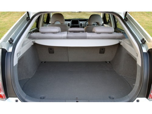Характеристики автомобиля Toyota Prius 1.5 G welcab rotating and sliding passenger seat B type (01.2007 - 08.2007): фото, вместимость, скорость, двигатель, топливо, масса, отзывы