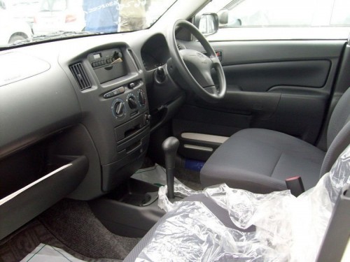 Характеристики автомобиля Toyota Probox 1.3 DX comfort package (06.2010 - 03.2012): фото, вместимость, скорость, двигатель, топливо, масса, отзывы