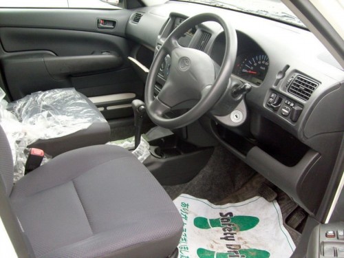 Характеристики автомобиля Toyota Probox 1.3 DX (06.2010 - 03.2012): фото, вместимость, скорость, двигатель, топливо, масса, отзывы