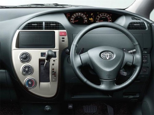 Характеристики автомобиля Toyota Ractis 1.5 G L package 4WD (12.2007 - 09.2009): фото, вместимость, скорость, двигатель, топливо, масса, отзывы
