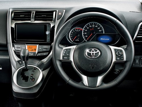 Характеристики автомобиля Toyota Ractis 1.3 X Welcab lift-up passenger seat B Type (05.2014 - 08.2016): фото, вместимость, скорость, двигатель, топливо, масса, отзывы