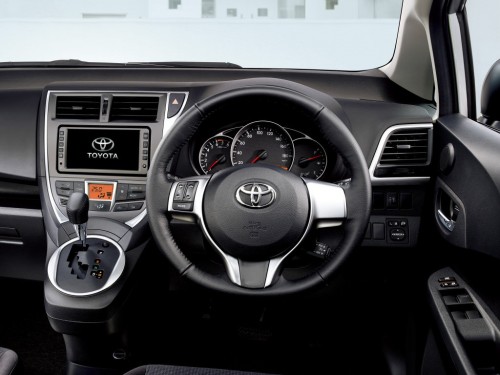 Характеристики автомобиля Toyota Ractis 1.3 G welcab friendmatic equipped car type II (10.2011 - 06.2012): фото, вместимость, скорость, двигатель, топливо, масса, отзывы