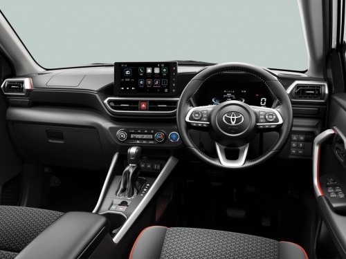 Характеристики автомобиля Toyota Raize 1.0 X (11.2019 - 10.2021): фото, вместимость, скорость, двигатель, топливо, масса, отзывы